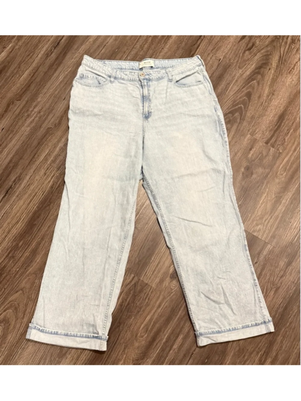 Hollister Women’s Ultra High-Rise Baggy Jeans Sz 18L Light Wash Wide Leg Cropped - Picture 1 of 9